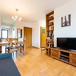 아파트 Woronicza Homey Wooden By Bookinghost *