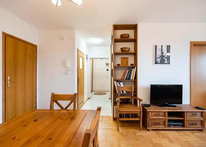 Lejlighed Woronicza Homey Wooden By Bookinghost