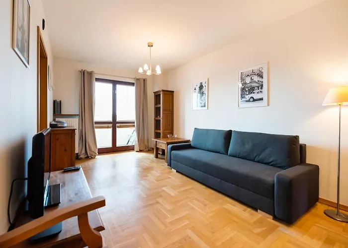 Woronicza Homey Wooden By Bookinghost *