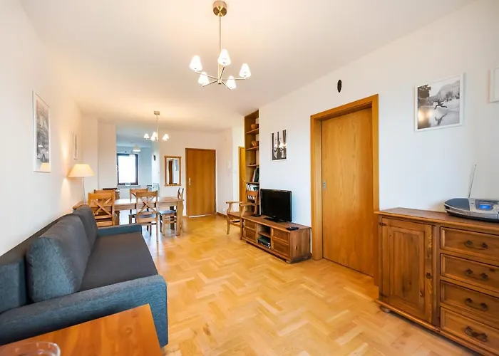 Woronicza Homey Wooden By Bookinghost *