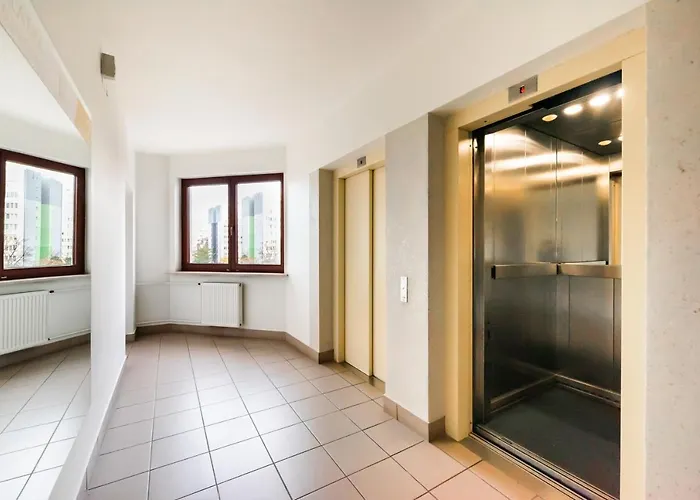 Woronicza Homey Wooden By Bookinghost *