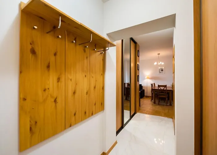 Lejlighed Woronicza Homey Wooden By Bookinghost