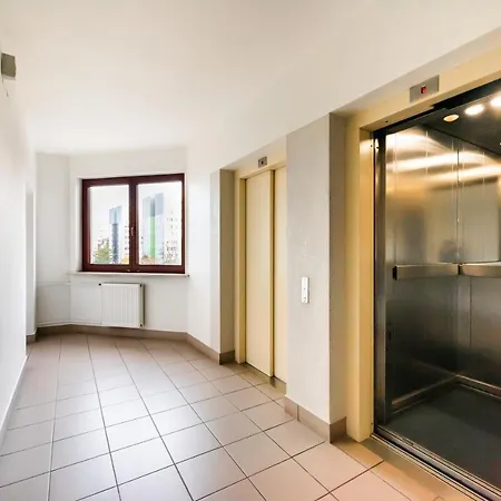 Woronicza Homey Wooden By Bookinghost *