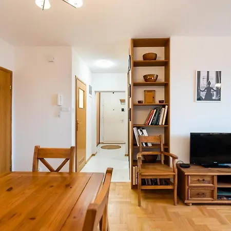 아파트 Woronicza Homey Wooden By Bookinghost